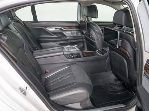 Used 2022 BMW 750i xDrive 750i xDrive image 10