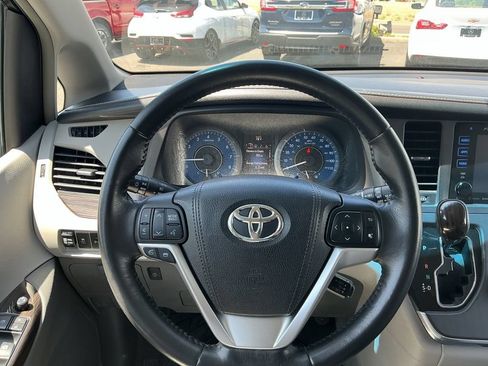 Used 2016 Toyota Sienna XLE w/ XLE Navigation Package FWD image 30