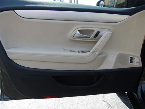 Used 2013 Volkswagen CC Sport image 9