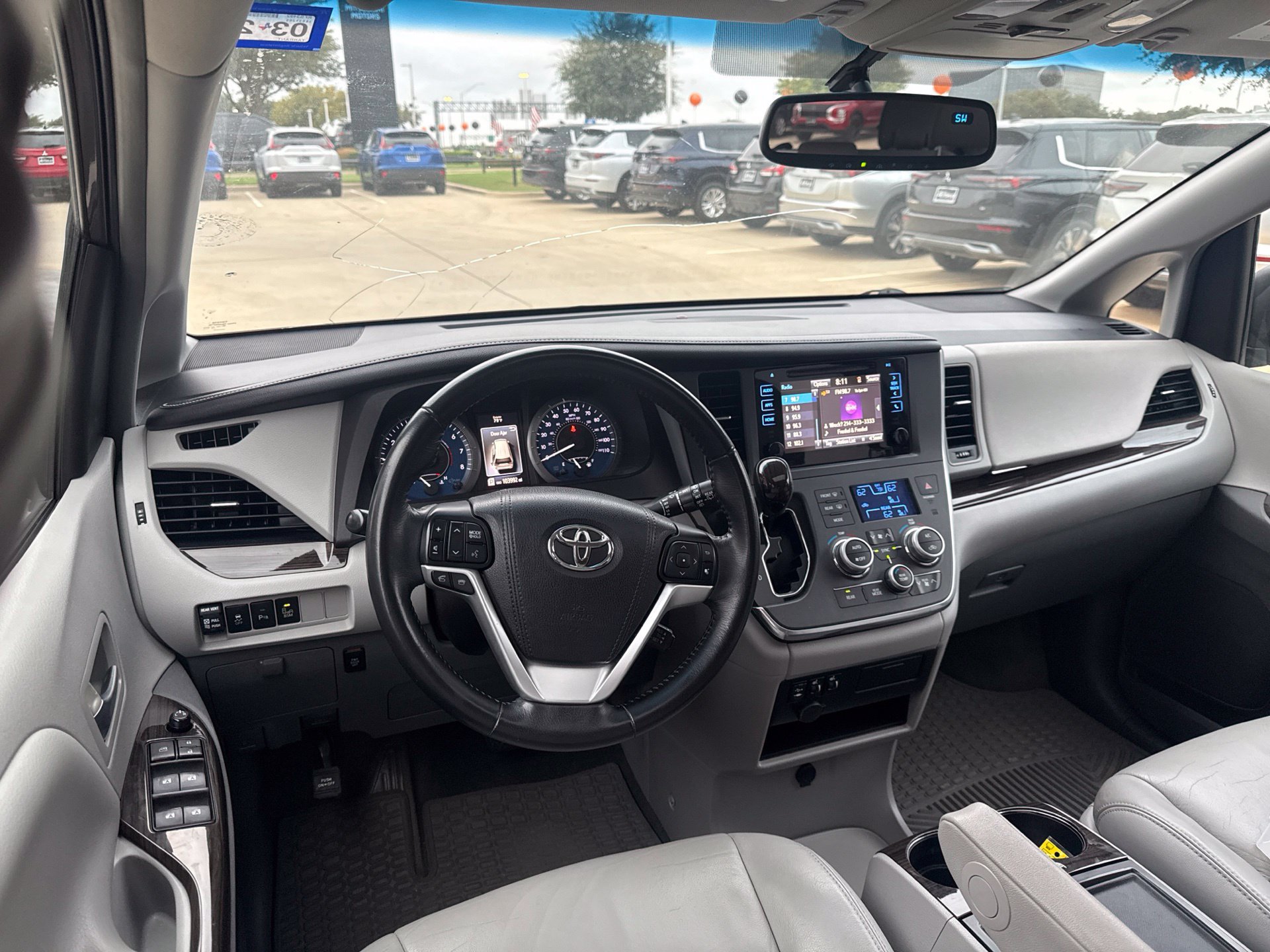 Used 2015 Toyota Sienna XLE w/ XLE Navigation Package FWD image 6