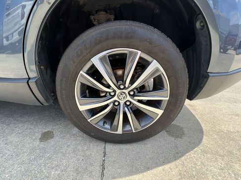 Used 2021 Toyota Venza LE image 37