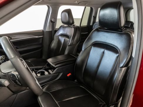 Used 2023 Jeep Grand Cherokee Limited AWD/4WD image 9