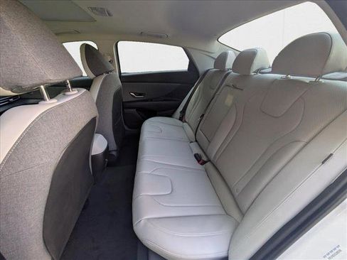 New 2025 Hyundai Elantra Limited image 19