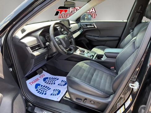 Used 2023 Mitsubishi Outlander SE FWD image 14