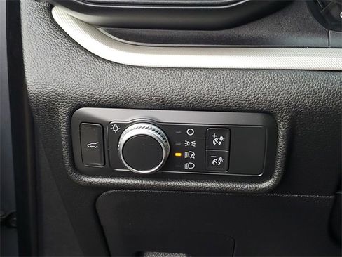 Used 2020 Ford Explorer XLT image 22