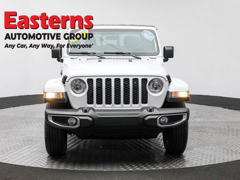 Used 2023 Jeep Gladiator Sport image 2