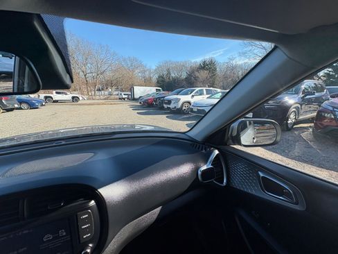 Used 2025 Kia Soul LX w/ LX Technology Package image 32