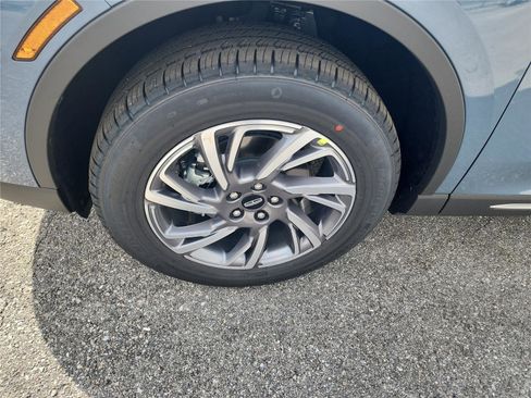 New 2026 Lincoln Corsair Premiere image 9