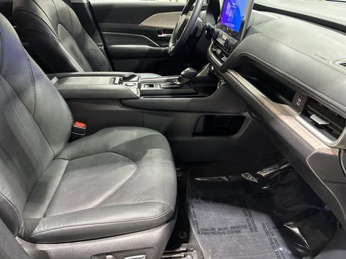 Certified 2024 Toyota Grand Highlander AWD image 19
