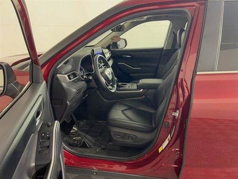 Certified 2024 Toyota Highlander XLE image 18