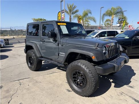 Used 2017 Jeep Wrangler Sport w/ Connectivity Group AWD/4WD image 8