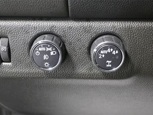 Certified 2018 GMC Canyon SLT w/ Driver Alert Package image 17