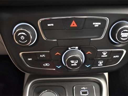 Used 2021 Jeep Compass Latitude w/ Convenience Group image 30