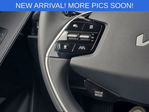 Used 2024 Kia Niro EX image 13