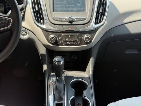 Used 2018 Chevrolet Equinox LS FWD image 13