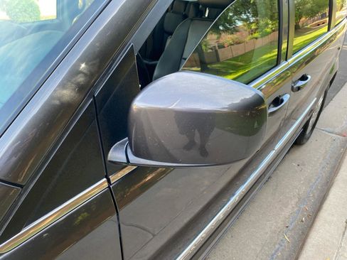 Used 2016 Chrysler Town & Country Touring image 17