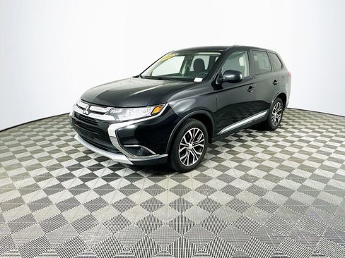 Used 2018 Mitsubishi Outlander ES image 4