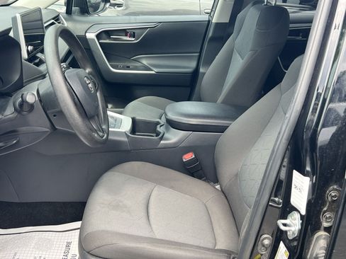 Used 2025 Toyota RAV4 XLE AWD/4WD image 12