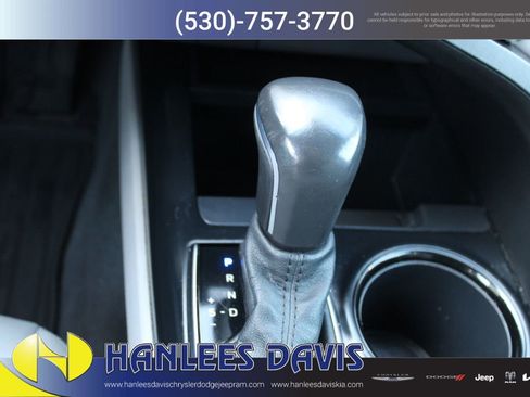 Used 2020 Toyota Camry SE image 21