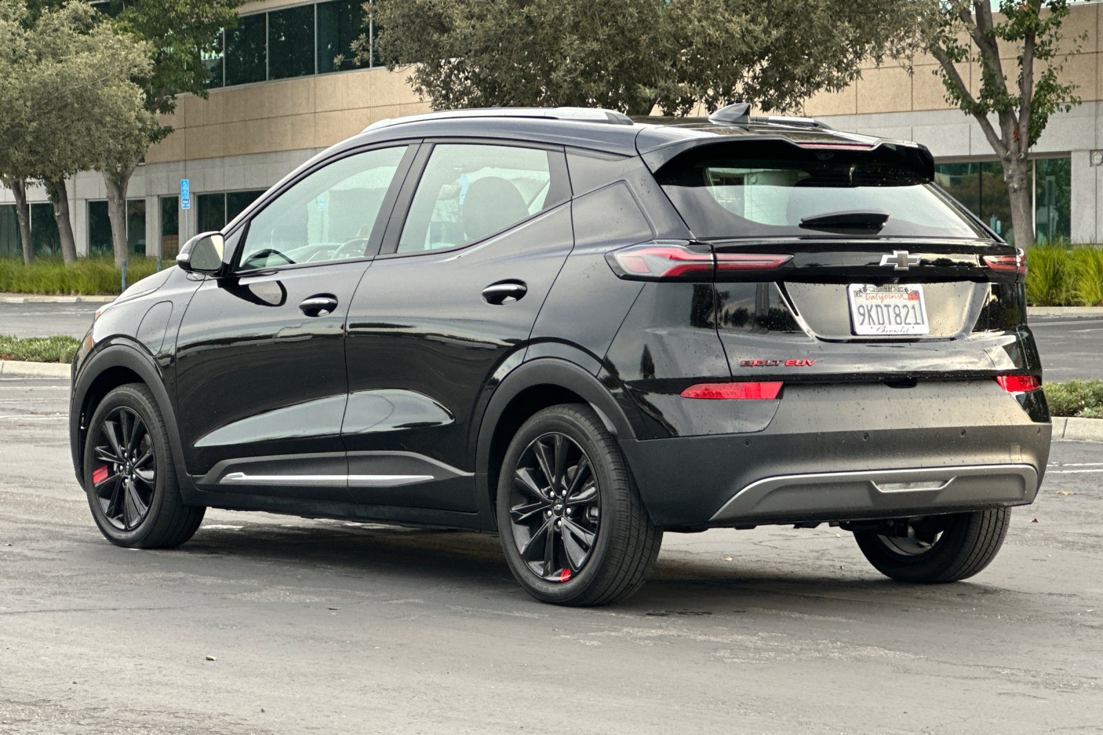 Used 2023 Chevrolet Bolt EUV Premier w/ Redline Edition FWD image 6