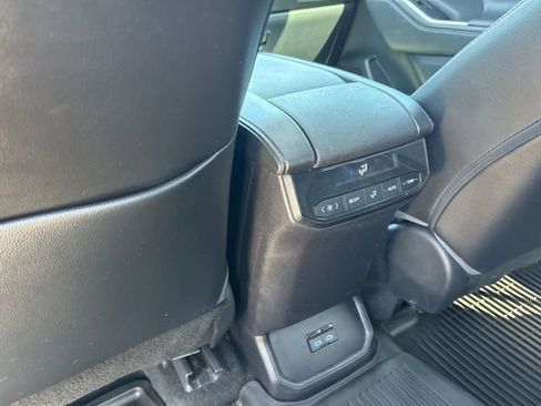 Used 2022 Toyota Highlander XSE FWD image 12