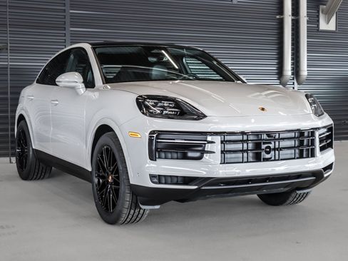 New 2026 Porsche Cayenne GTS AWD/4WD image 7