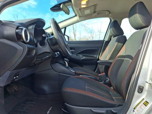 Used 2022 Nissan Versa SR image 17