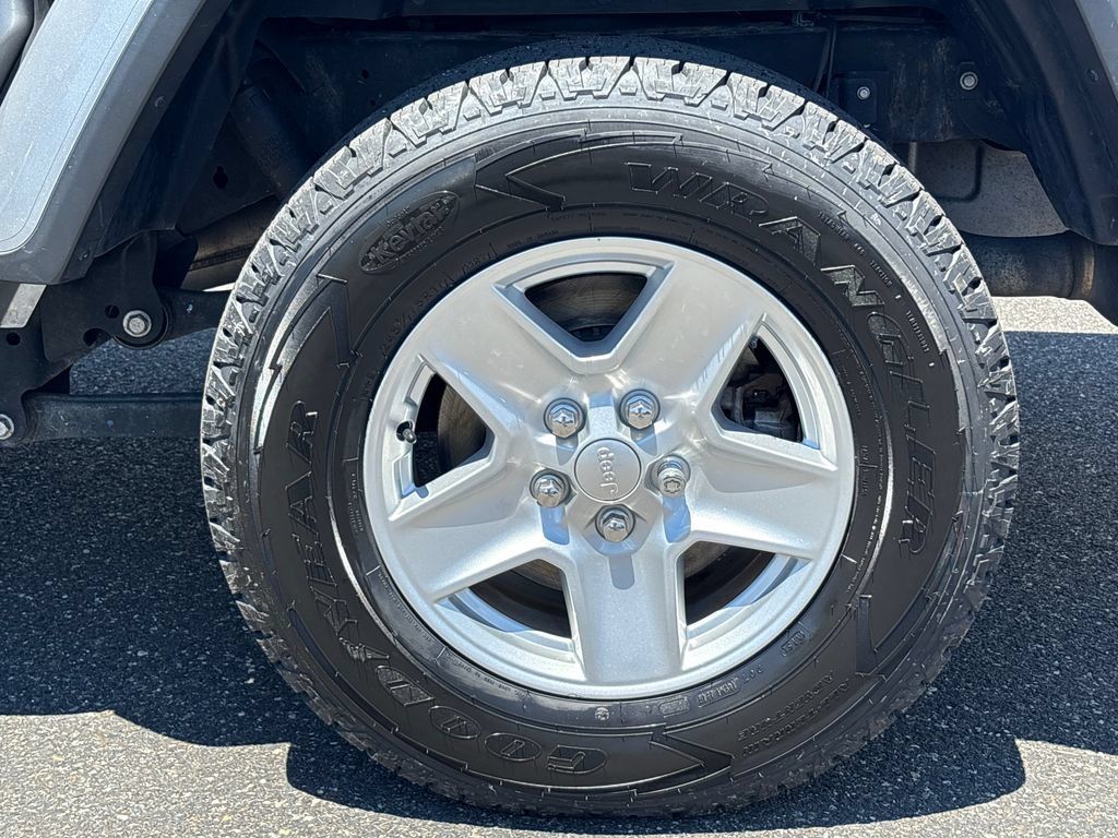 Used 2021 Jeep Gladiator Sport AWD/4WD image 22