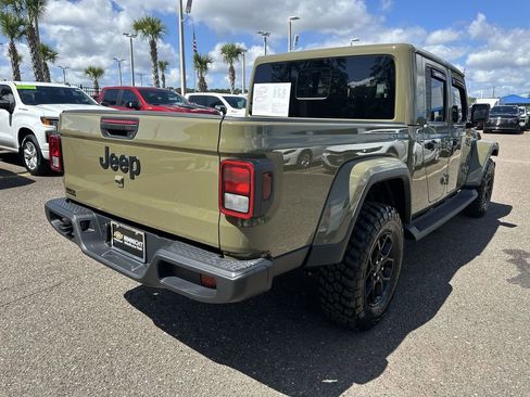 Used 2025 Jeep Gladiator Sport AWD/4WD image 16