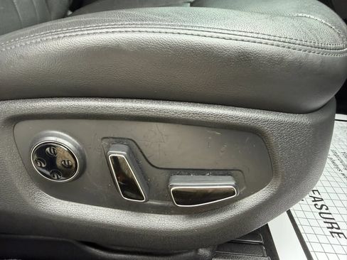 Used 2017 Genesis G80 3.8 RWD image 11