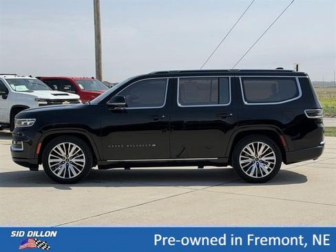 Used 2023 Jeep Grand Wagoneer Series III AWD/4WD image 9