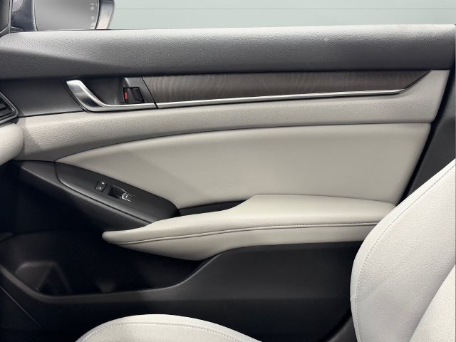 Used 2019 Honda Accord EX image 29