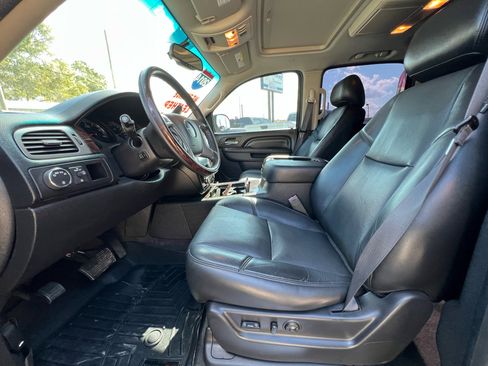 Used 2014 GMC Yukon XL Denali image 12