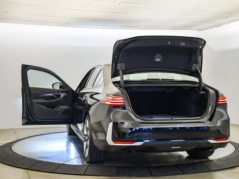 Used 2025 BMW i5 xDrive40 w/ Premium Package image 28