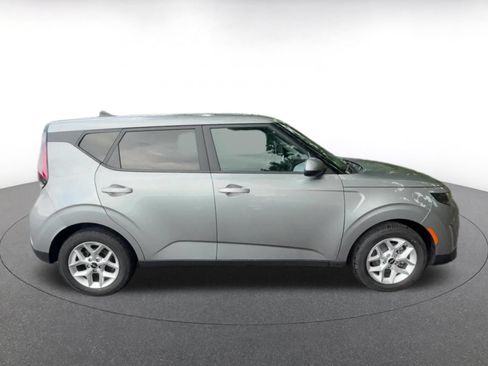 Used 2025 Kia Soul LX w/ LX Technology Package FWD image 16
