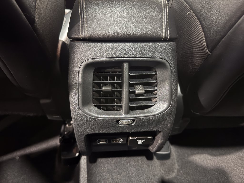 Used 2022 Jeep Cherokee Limited AWD/4WD image 38