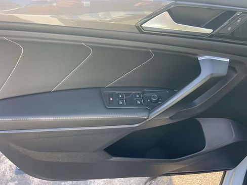 Used 2022 Volkswagen Tiguan SE FWD image 18