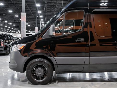 Used 2024 Mercedes-Benz Sprinter 2500 image 10