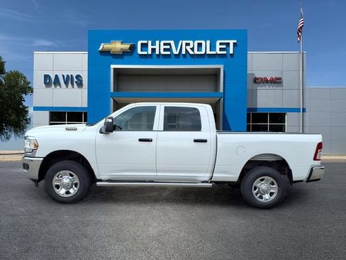 Used 2024 RAM 2500 Tradesman w/ Chrome Appearance Group AWD/4WD image 6