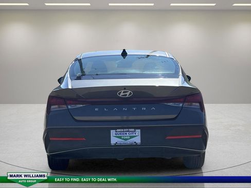 Used 2025 Hyundai Elantra SE w/ Cargo Package FWD image 4