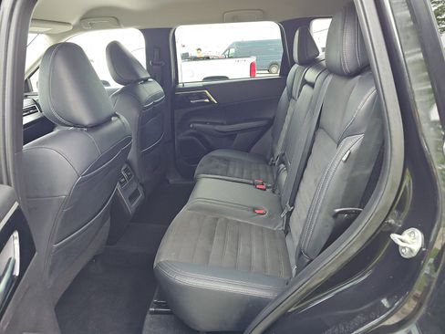 Used 2022 Mitsubishi Outlander SE AWD/4WD image 14