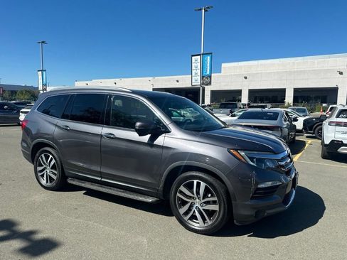 Used 2018 Honda Pilot Touring image 2