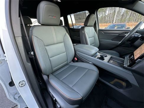 Used 2025 GMC Acadia AT4 w/ LPO, All-Weather Package image 28