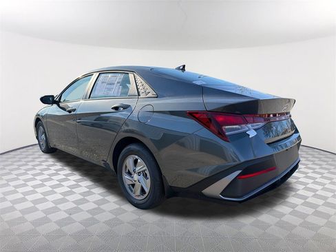 New 2026 Hyundai Elantra SE image 7