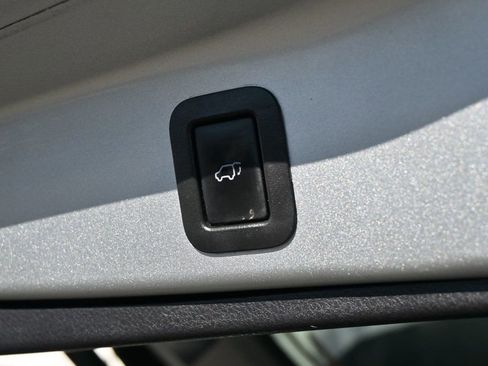 Used 2017 Toyota Highlander Limited image 18