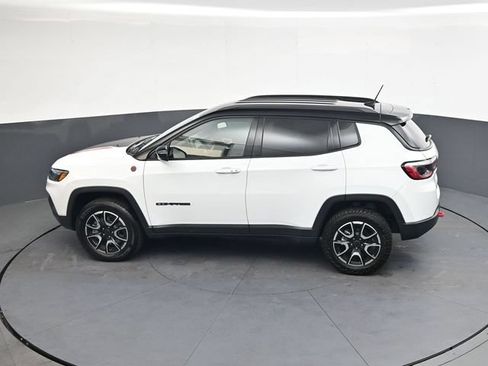 Used 2025 Jeep Compass Trailhawk AWD/4WD image 27