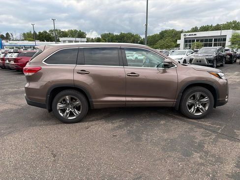 Used 2019 Toyota Highlander Limited Platinum AWD/4WD image 18