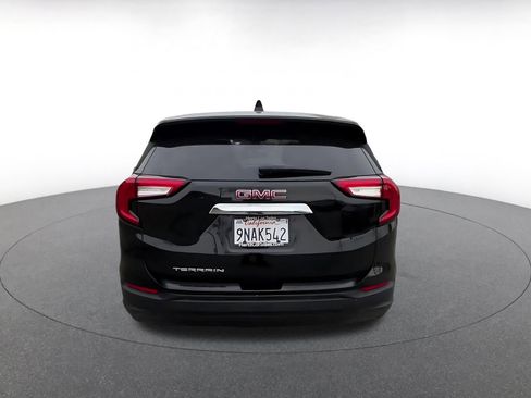 Used 2024 GMC Terrain SLE image 12