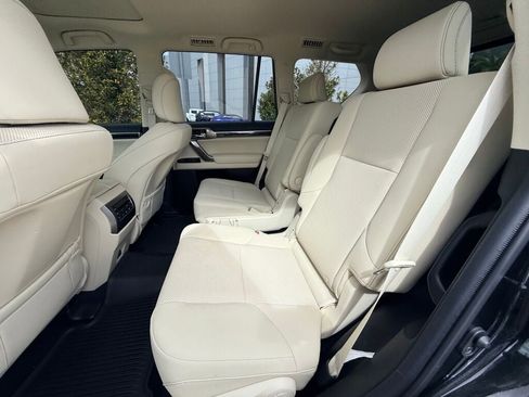 Certified 2023 Lexus GX 460 Premium w/ Accessory Package image 18