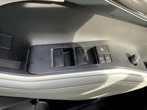 Used 2023 Toyota Highlander L AWD/4WD image 41